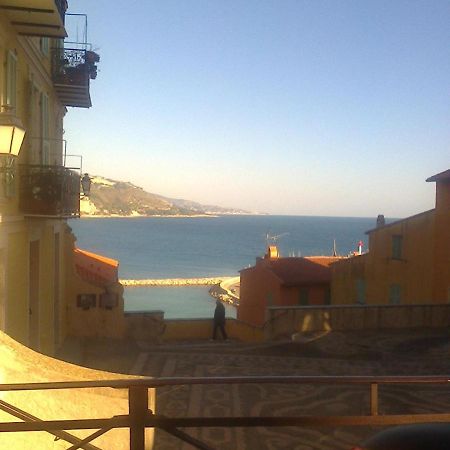 Bilocale Nella Vecchia Citta' Di Mentone Appartamento Esterno foto