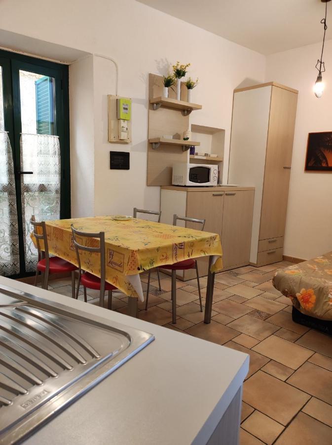 Bilocale Nella Vecchia Citta' Di Mentone Appartamento Esterno foto