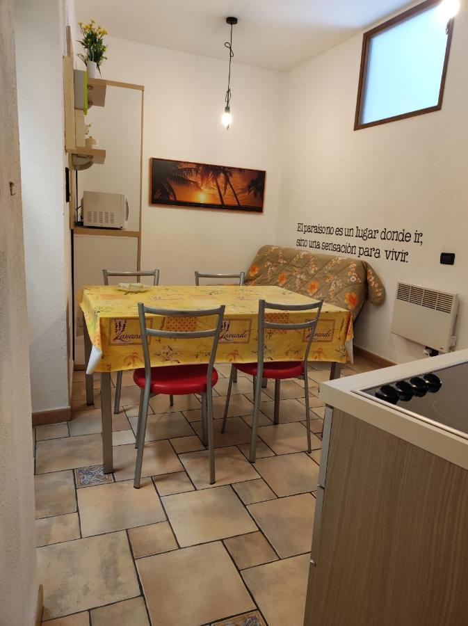Bilocale Nella Vecchia Citta' Di Mentone Appartamento Esterno foto